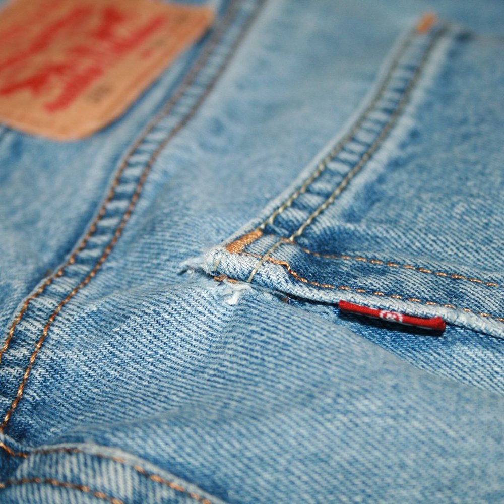 Mid Rise Levi Jeans - Picture 5 of 9